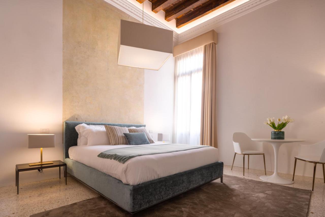 Ninfea Luxury Suites Венеция Экстерьер фото