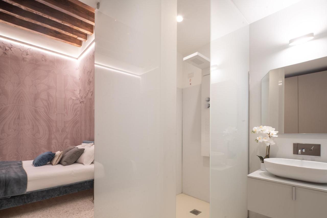 Ninfea Luxury Suites Венеция Экстерьер фото
